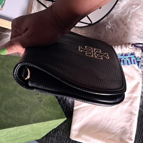 Tory Burch Britten Convertible Crossbody/Clutch Like New - Picture 12 of 15